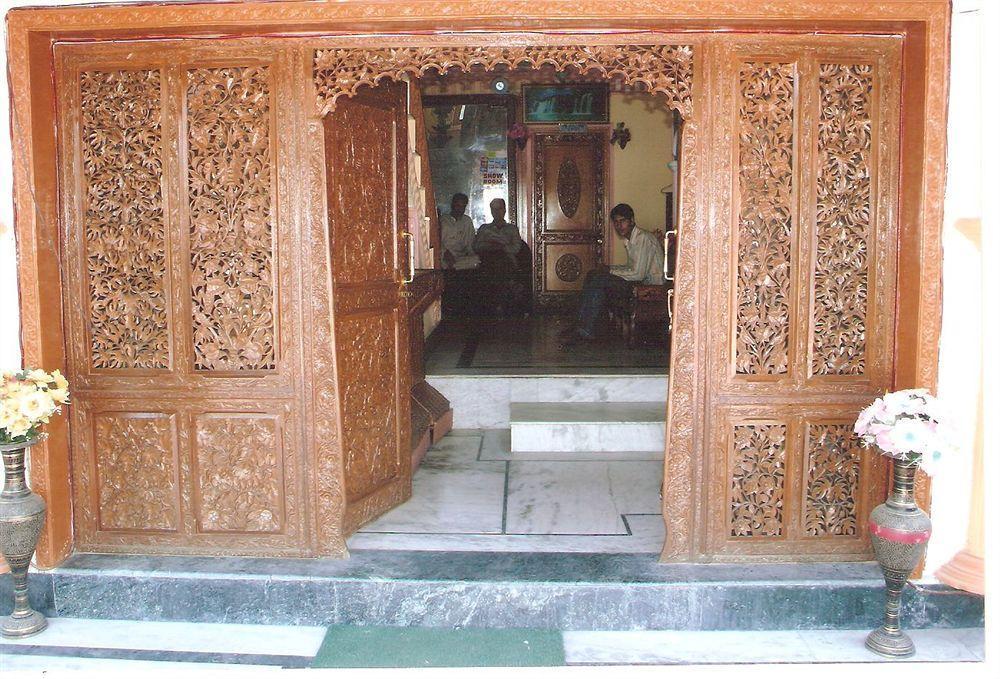Hotel Zahgeer Continental - Srinagar Eksteriør billede